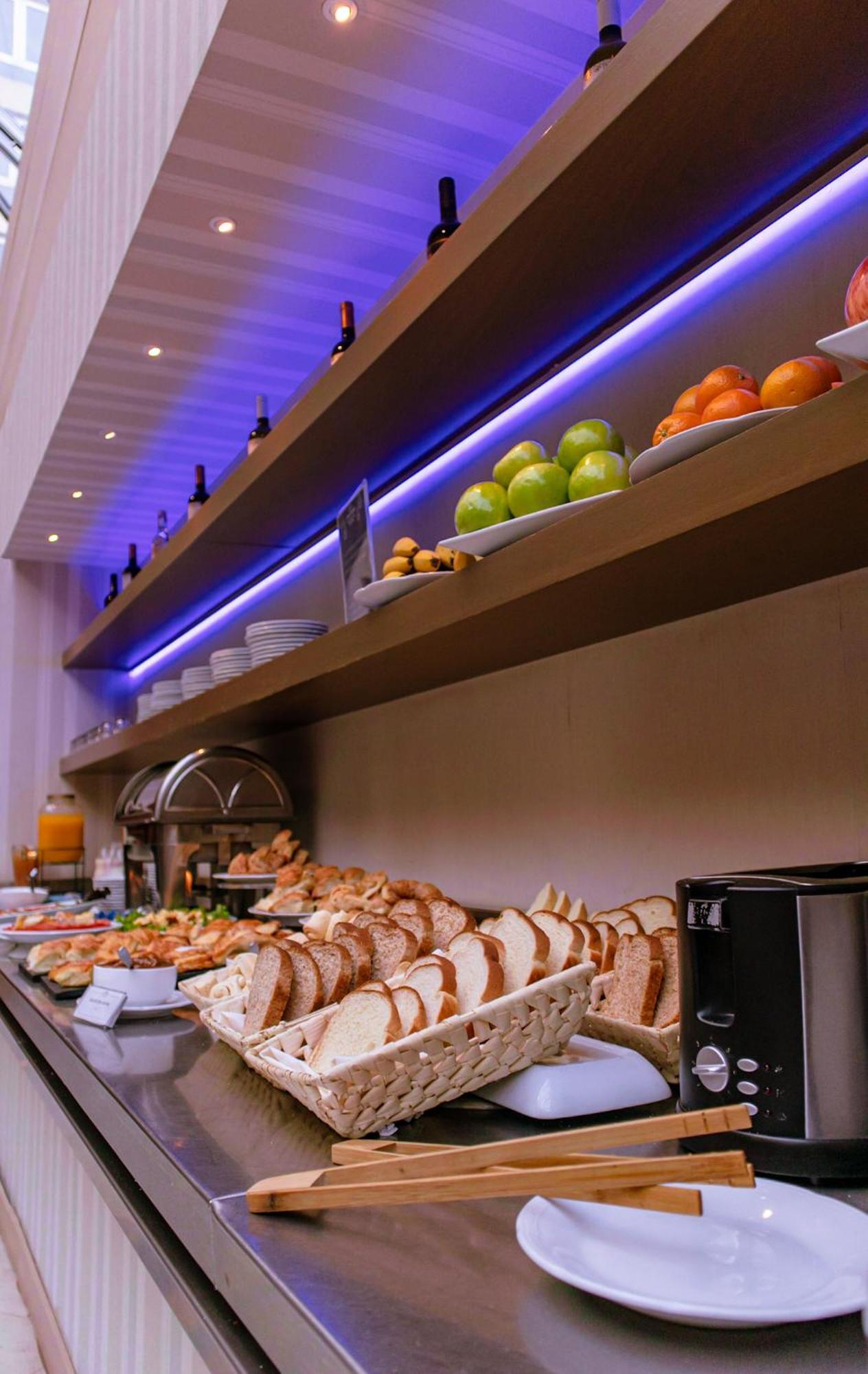 Howard Johnson Plaza Florida Street Hotel 4*
