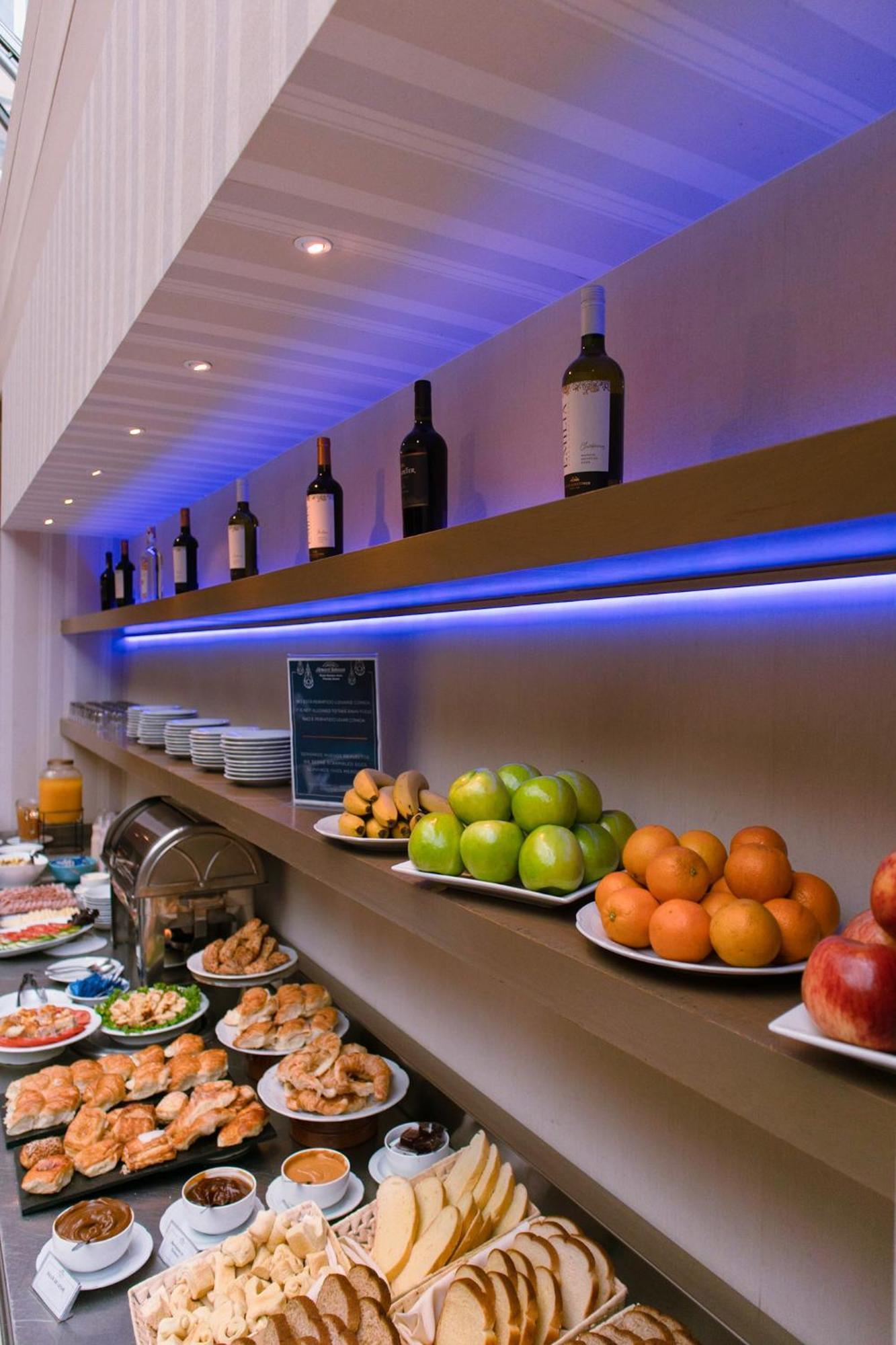 Howard Johnson Plaza Florida Street Hotel 4*