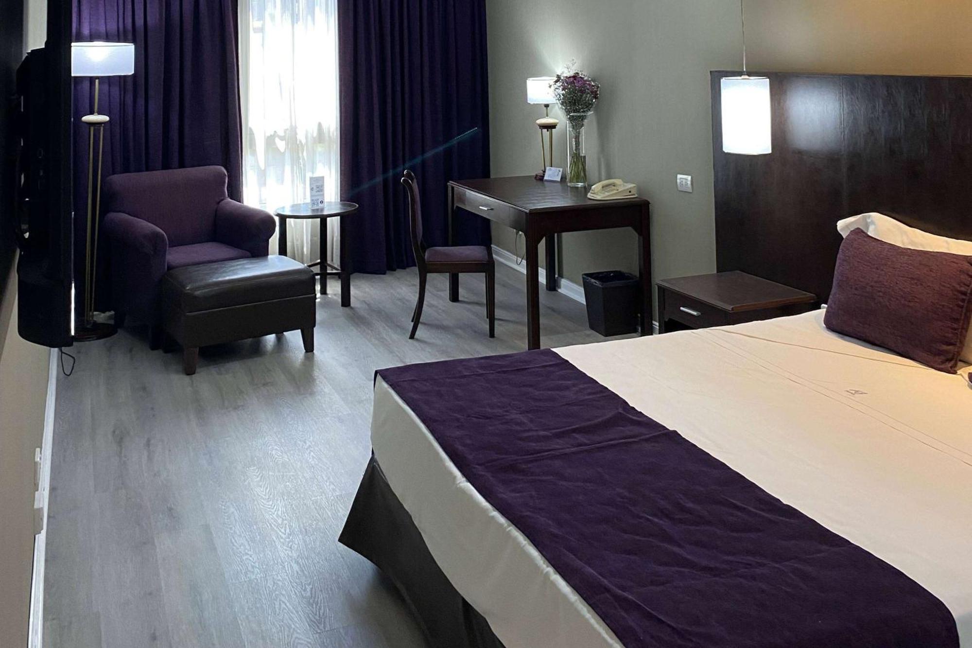 Howard Johnson Plaza Florida Street Hotel 4*